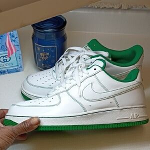 Rare VTG Dead stock 07‼️Nike Air Force 1 White and Green Shoes